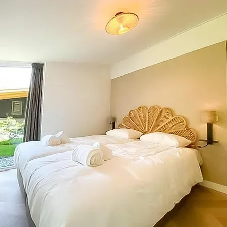 Modern Coastal Retreat With Garden Tatil Evi *