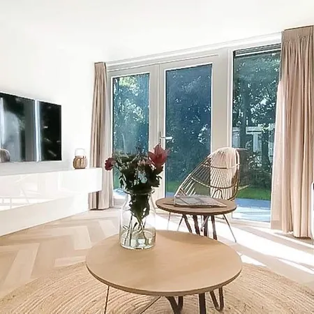 Modern Coastal Retreat With Garden * סנט מארטן