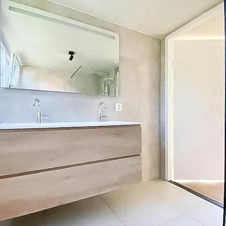 Modern Coastal Retreat With Garden בית נופש סנט מארטן